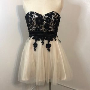 Deb cream and black short formal dress size 7/8. NWOT
